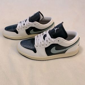 Jordan 1 low Anthracite/Jade smoke/Sail/Legend sand